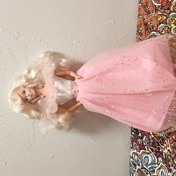 Twinkle Lights Barbie - Picture 2 of 8